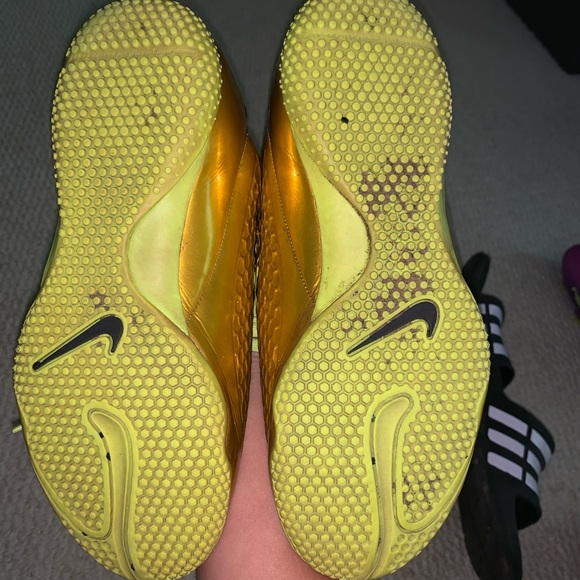 Nike Indoor Soccer Shoes - Picture 2 of 3